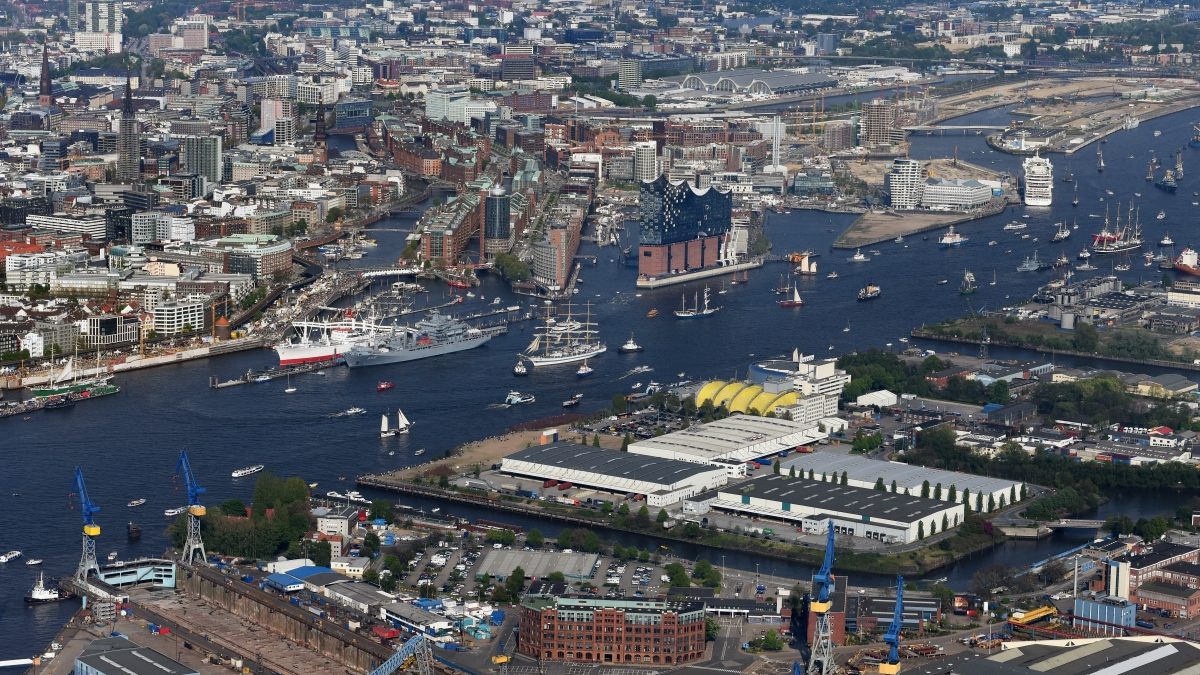 A Look into the Port of Hamburg, the Gateway to the Heart of Europe -  Logistics Manager