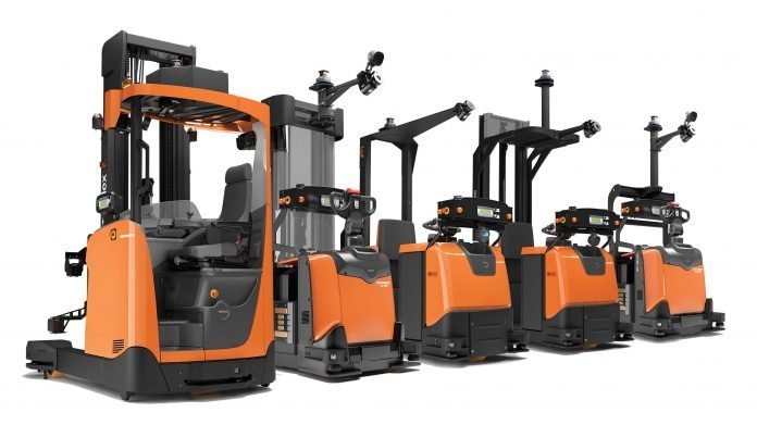 xautopilot_warehouse_trucks_full_range-e1568191375503.jpg.pagespeed.ic.vjHaJmz0Zc