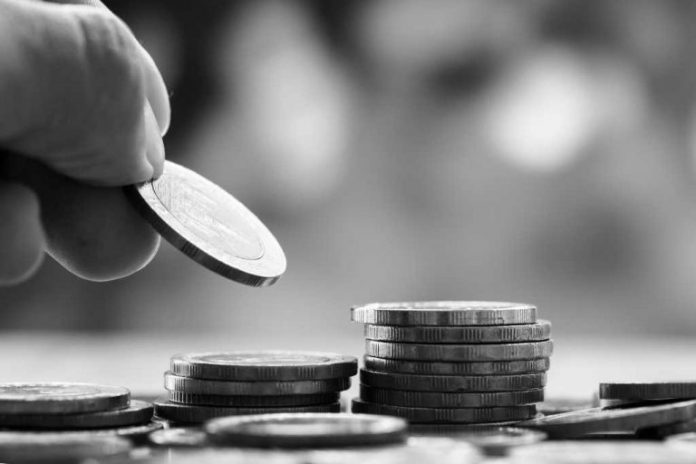 macro-shot-of-financial-concept-PWN4MA8-1-768x512